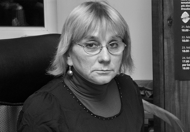 Inta Sarkane